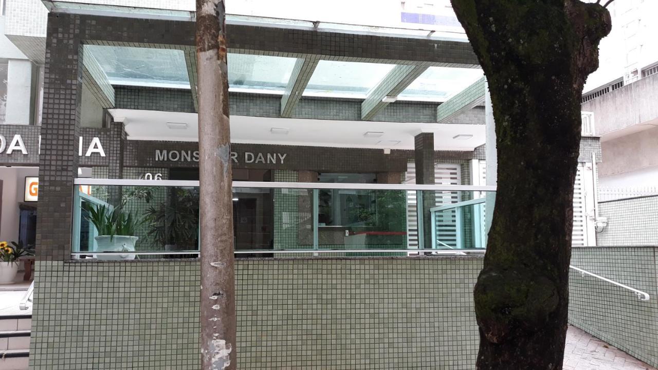 Ótimo apto em Pitangueiras à uma quadra da praia c/ 2 vagas e ar condicionado. Guarujá Exterior foto